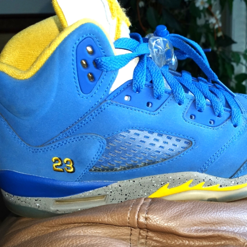Air Jordan 5's Laney Varsity Blue edition size 5.5